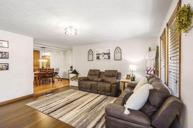1427 W Missouri St, Buffalo, MO 65622 - living room with wood finished floors and baseboards