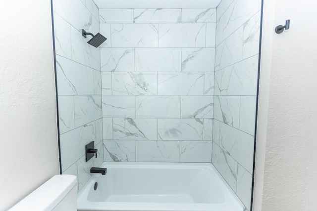 3218 W Countryside Dr, Springfield, MO 65807 - full bath with a textured wall, toilet, and bathing tub / shower combination