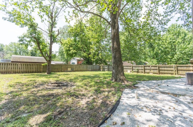 3218 W Countryside Dr, Springfield, MO 65807 - view of yard with a patio