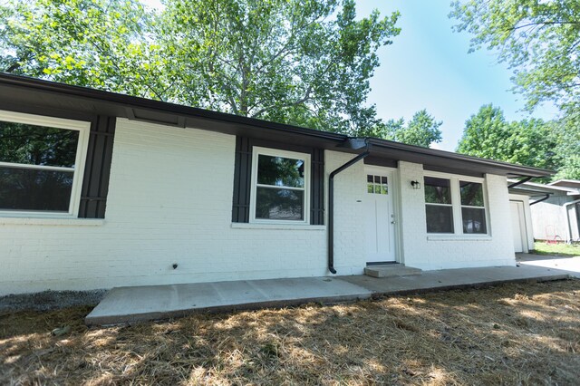 3218 W Countryside Dr, Springfield, MO 65807 - view of front of house featuring brick siding
