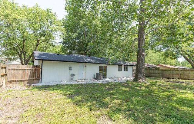3218 W Countryside Dr, Springfield, MO 65807 - back of property with cooling unit