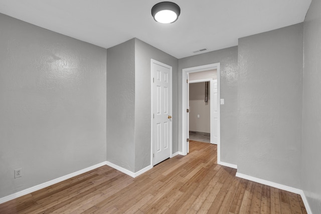 875-883 State Route T, West Plains, MO 65775 - empty room with light wood-style flooring, baseboards, and a textured wall