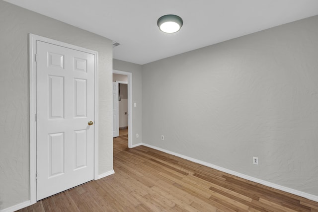 875-883 State Route T, West Plains, MO 65775 - empty room featuring light wood-type flooring and baseboards