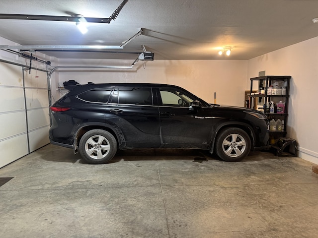 3600 Steven Dr, Cabool, MO 65689 - garage featuring a garage door opener