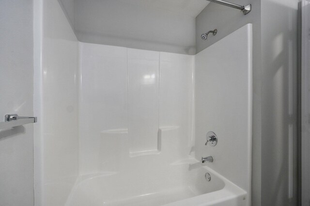 1366 S Olde Savannah Ave, Republic, MO 65738 - bathroom featuring shower / washtub combination