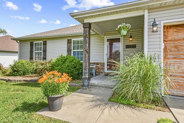 802 S Sunmeadow Dr, Strafford, MO 65757 - view of exterior entry featuring a shingled roof