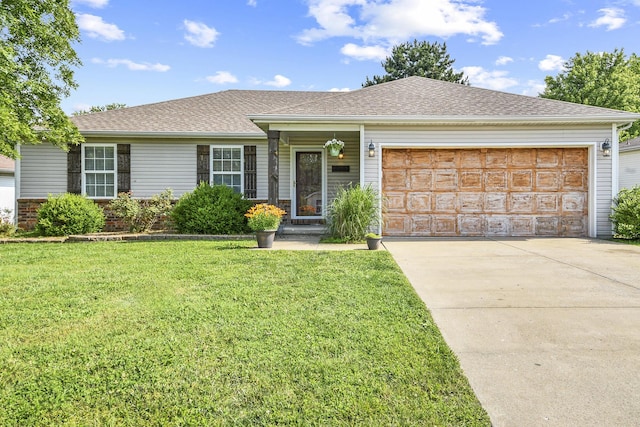 802 S Sunmeadow Dr, Strafford, MO 65757 - single story home featuring an attached garage, a front yard, driveway, and a shingled roof