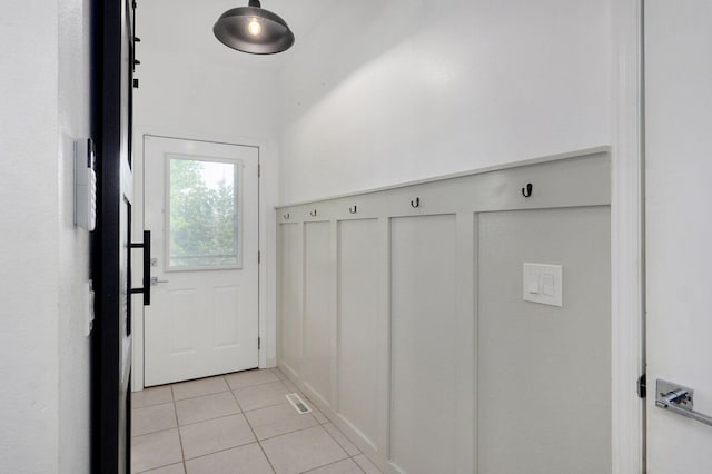 11976 N Northern Hts Dr, Brighton, MO 65617 - mudroom with light tile patterned flooring