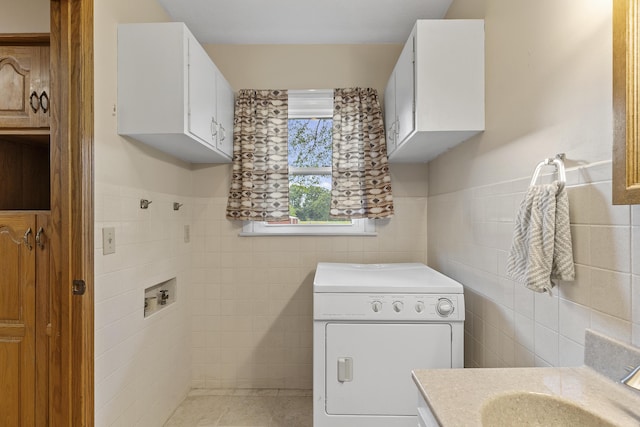 5263 N Crestwood Dr, Springfield, MO 65803 - bathroom featuring washer / dryer, tile walls, vanity, wainscoting, and tile patterned floors