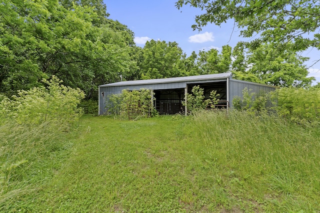5263 N Crestwood Dr, Springfield, MO 65803 - view of yard with a pole building and an outdoor structure
