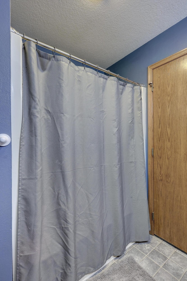 1631 Robertson Ave, Carthage, MO 64836 - full bath with a textured ceiling, a shower with curtain, and tile patterned flooring