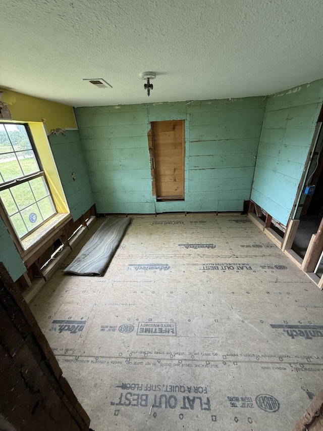 10103 E 1st St, Butterfield, MO 65625 - unfurnished room featuring a textured ceiling