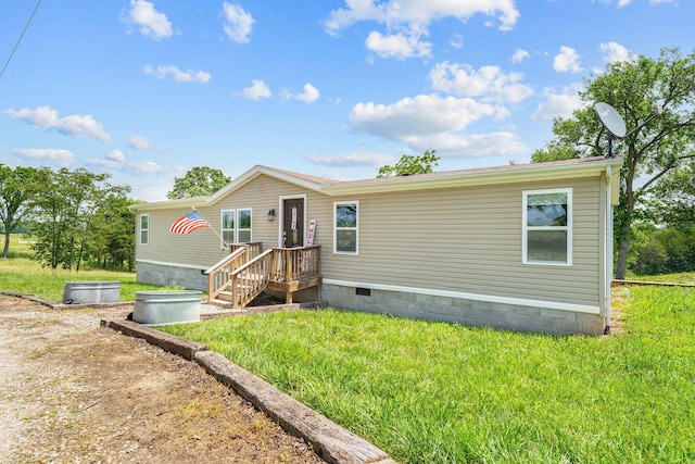 28286 Clay Rd, Eagle Rock, MO 65641 - view of front facade featuring a front lawn and crawl space