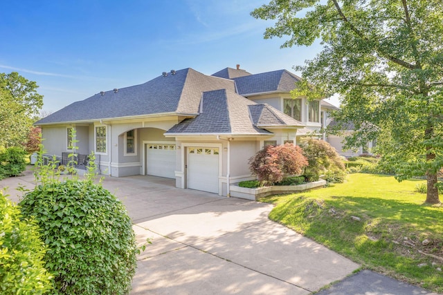 193 Honeybee Dr, Branson, MO 65615 - view of front facade featuring roof with shingles, stucco siding, a garage, driveway, and a front yard