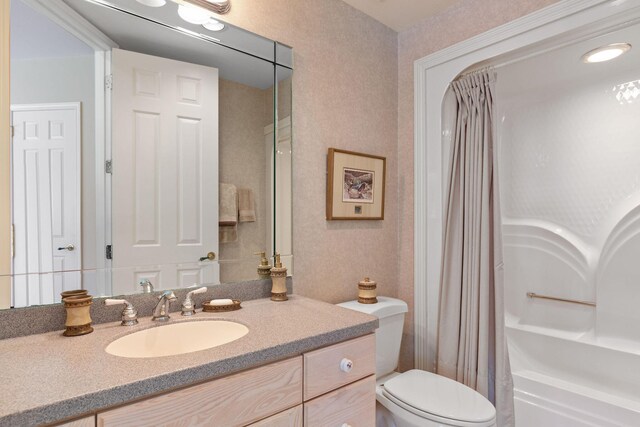 193 Honeybee Dr, Branson, MO 65615 - bathroom featuring vanity, toilet, and shower / bath combo