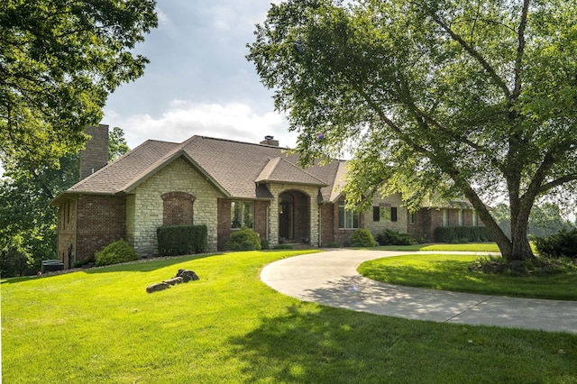 1865 N Hearthstone Ln, Strafford, MO 65757 - view of front of house with a chimney, stone siding, and a front yard