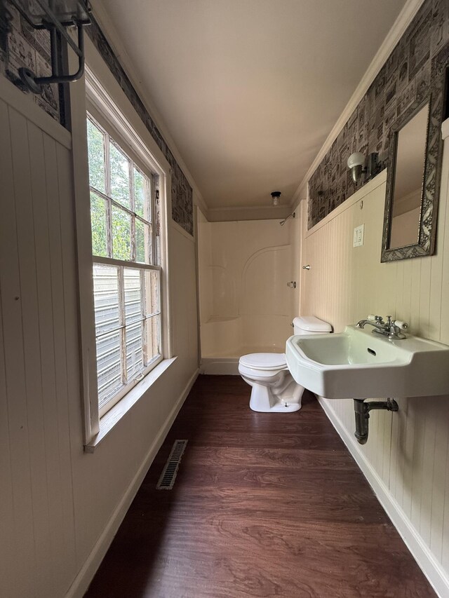 404 S 5th St, Thayer, MO 65791 - full bathroom featuring toilet, a shower, ornamental molding, wood finished floors, and baseboards