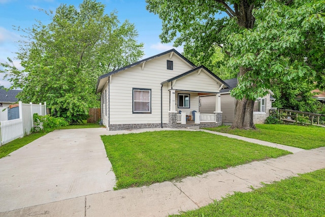 1609 N Lyon Ave, Springfield, MO 65803 - view of front facade featuring covered porch and driveway