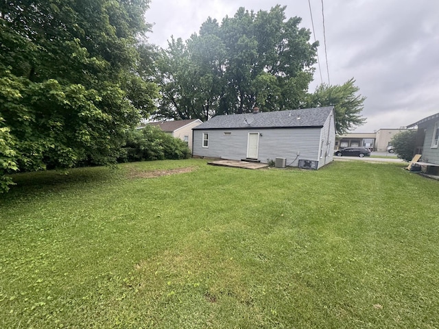 2152 E Cairo St, Springfield, MO 65802 - view of grassy yard with central AC unit