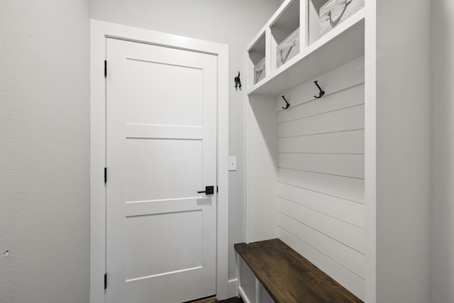 7015 Calabash St, Nixa, MO 65714 - view of mudroom