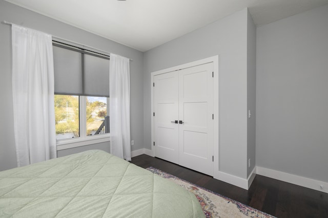 7015 Calabash St, Nixa, MO 65714 - bedroom featuring baseboards, dark wood-type flooring, and a closet