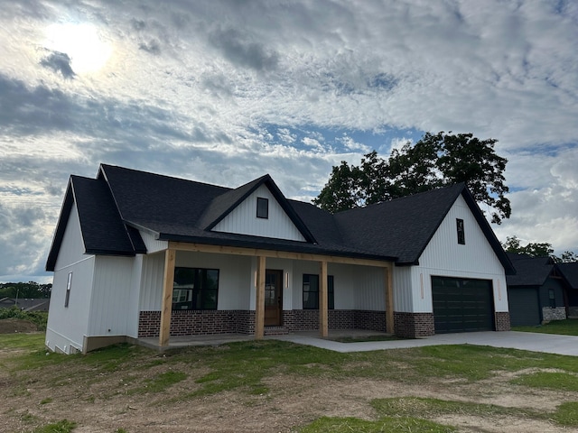 2705 Town Dr, Mountain Grove, MO 65711 - modern farmhouse style home featuring brick siding, driveway, covered porch, and a shingled roof