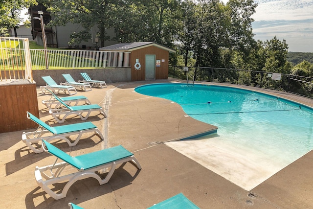 550 Notch Ln Unit 2, Reeds Spring, MO 65737 - community pool with a patio area and an outdoor structure