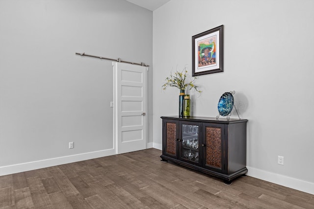 518 N Dublin Dr, Nixa, MO 65714 - interior space featuring wood finished floors and baseboards