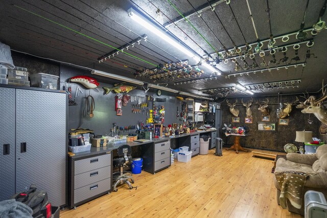 4159 N Farm Rd Unit 173, Springfield, MO 65803 - miscellaneous room featuring a workshop area and hardwood / wood-style flooring