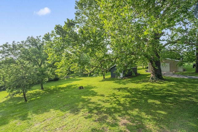 4159 N Farm Rd Unit 173, Springfield, MO 65803 - view of grassy yard with an outdoor structure and a pole building