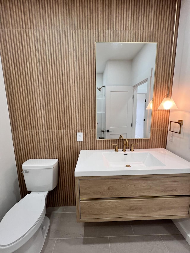 2090 N Silver Charm Ave, Springfield, MO 65802 - full bathroom featuring wallpapered walls, vanity, toilet, tile patterned flooring, and a shower