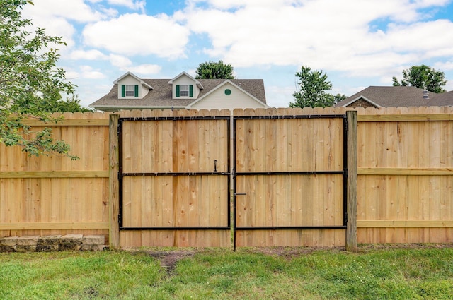 920 Bradford Ct, Marshfield, MO 65706 - view of gate