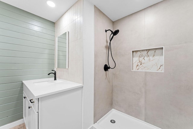 26237 Twin Rivers Dr, Shell Knob, MO 65747 - bathroom featuring tiled shower and vanity