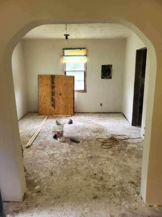 620 S Weaver Ct, Springfield, MO 65806 - empty room featuring arched walkways