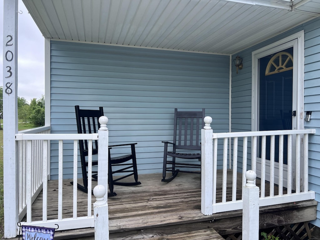 2038 W Trolley Car Ln, Carthage, MO 64836 - view of deck