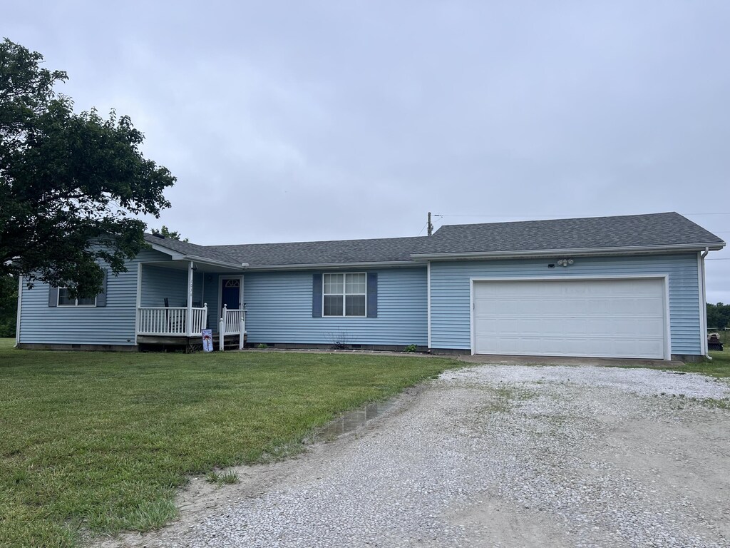 2038 W Trolley Car Ln, Carthage, MO 64836 - ranch-style home featuring driveway, an attached garage, a front yard, and roof with shingles