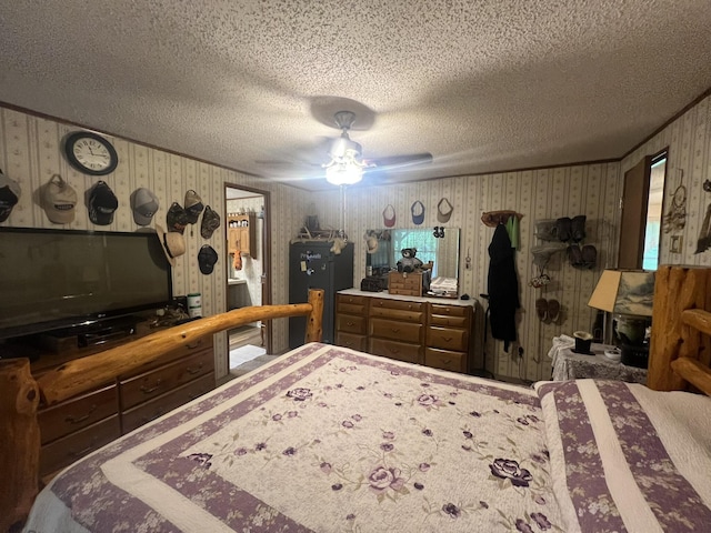 1615 E 562nd Rd, Brighton, MO 65617 - bedroom featuring a textured ceiling, ceiling fan, and wallpapered walls
