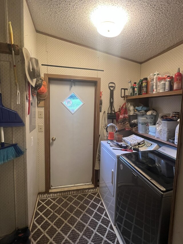 1615 E 562nd Rd, Brighton, MO 65617 - washroom with washing machine and clothes dryer and a textured ceiling