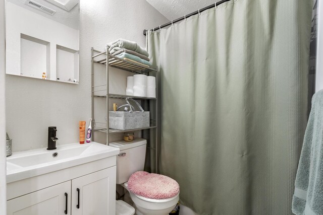 166 Seaman St, Cape Fair, MO 65624 - full bathroom with toilet, vanity, and a shower with shower curtain