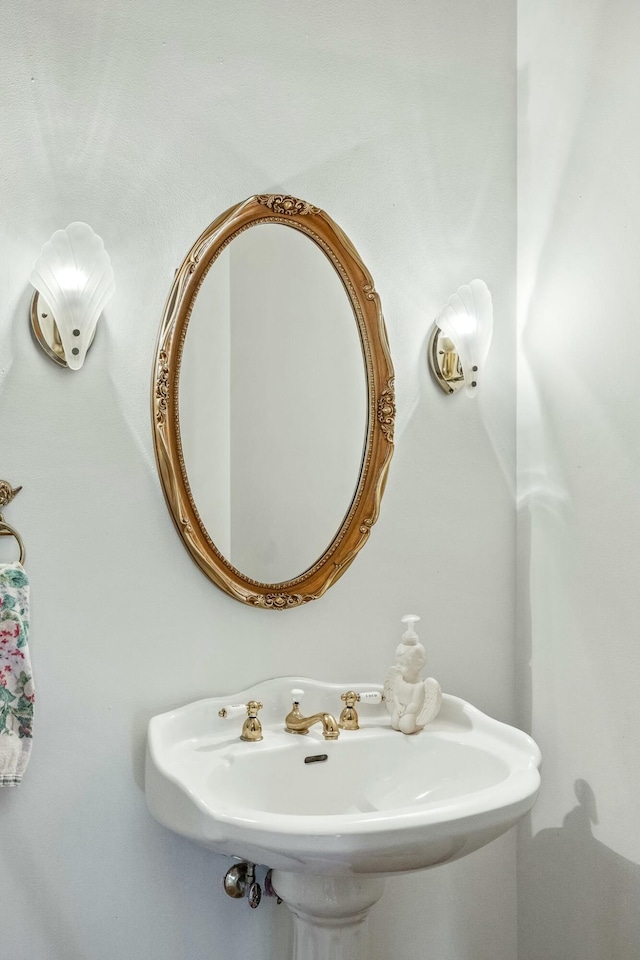1915 S Farm Rd Unit 219, Springfield, MO 65809 - bathroom featuring a sink