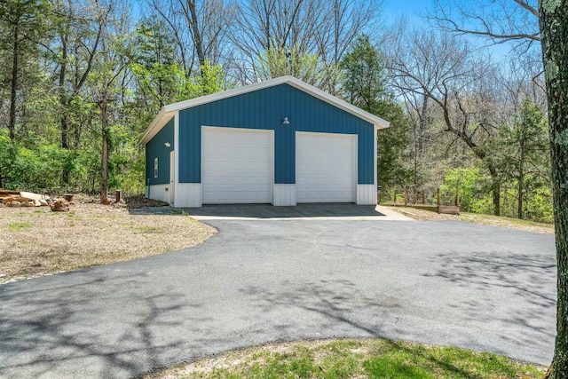 1915 S Farm Rd Unit 219, Springfield, MO 65809 - view of detached garage