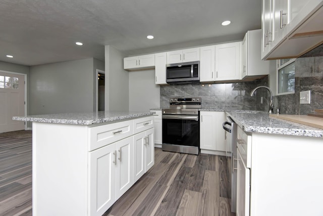 304 Rice St, Nixa, MO 65714 - kitchen featuring stainless steel appliances, recessed lighting, dark wood-type flooring, a sink, and backsplash
