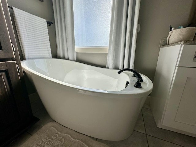 923 Riverview Rd, Marshfield, MO 65706 - full bath featuring tile patterned floors and a soaking tub