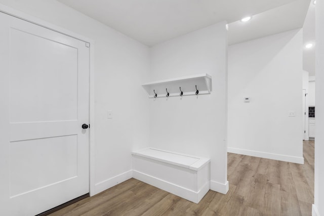 1257 W Gaslight Dr, Springfield, MO 65810 - mudroom featuring light wood-style floors, baseboards, and recessed lighting