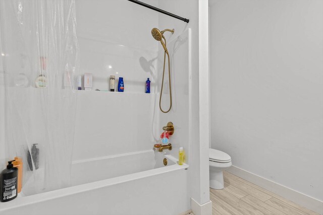 176 Shooting Star Ln, Nixa, MO 65714 - full bathroom featuring toilet, shower / bath combo, baseboards, and wood finished floors