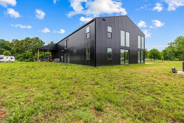 176 Shooting Star Ln, Nixa, MO 65714 - view of property exterior featuring a yard and central AC