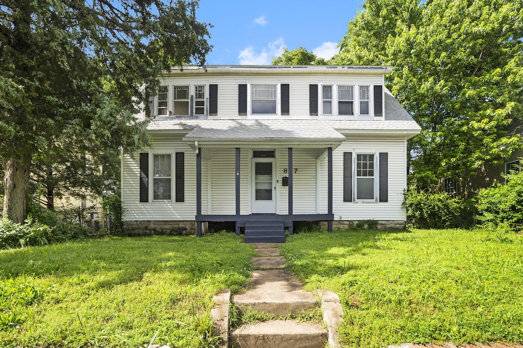 827 W Webster St, Springfield, MO 65802 - view of front of home with a porch and a front yard