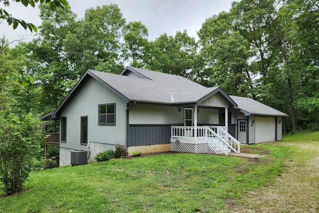 29039 Nottinghill Dr, Shell Knob, MO 65747 - view of front of house featuring a porch, a front yard, an attached garage, roof with shingles, and driveway