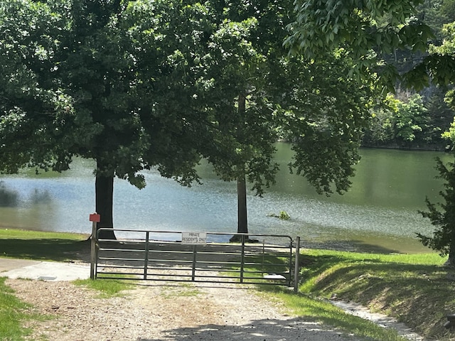 29039 Nottinghill Dr, Shell Knob, MO 65747 - view of community with a water view and a gate