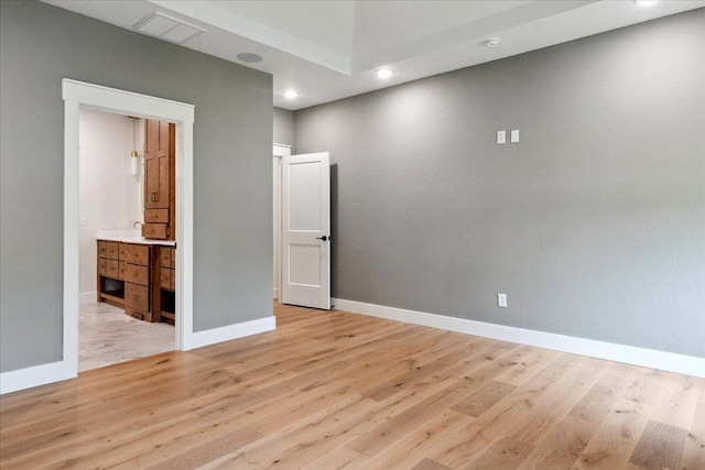 4943 S Aaron Ave, Springfield, MO 65810 - empty room featuring light wood finished floors, recessed lighting, baseboards, and a smoke detector